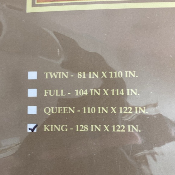 New in package king bedspread - Picture 2 of 4